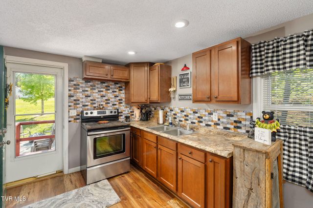 1025 Old Boones Creek Road, Jonesborough, TN 37659