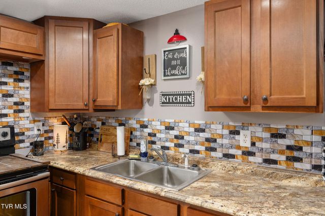 1025 Old Boones Creek Road, Jonesborough, TN 37659