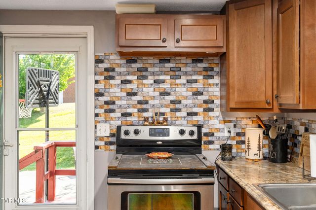1025 Old Boones Creek Road, Jonesborough, TN 37659