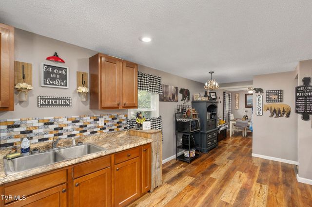 1025 Old Boones Creek Road, Jonesborough, TN 37659
