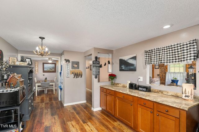 1025 Old Boones Creek Road, Jonesborough, TN 37659