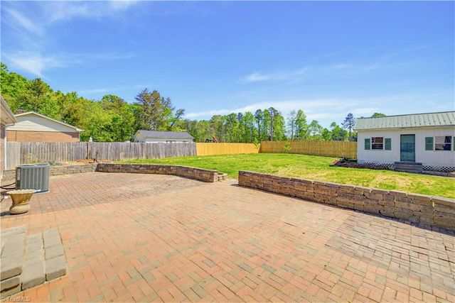 205 Cedarwood Trail, High Point, NC 27265