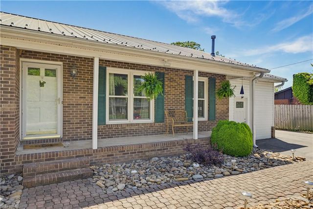 205 Cedarwood Trail, High Point, NC 27265