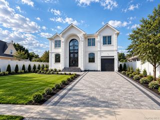 27 Poppy Lane, Levittown, NY 11756