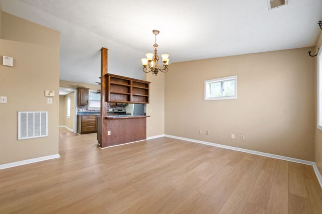 12 Angela Ln, Oak Grove, KY 42262