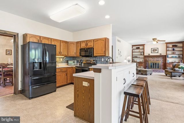 256 MALLARD DR E, North Wales, PA 19454