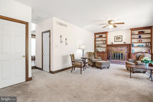 256 MALLARD DR E, North Wales, PA 19454