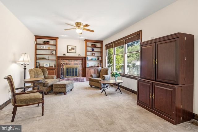 256 MALLARD DR E, North Wales, PA 19454