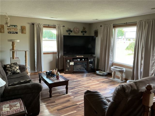 980 Locust Lake Circle, Zanesville, OH 43701