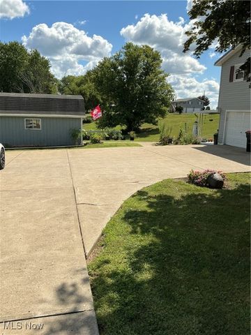 980 Locust Lake Circle, Zanesville, OH 43701