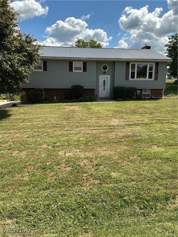 980 Locust Lake Circle, Zanesville, OH 43701