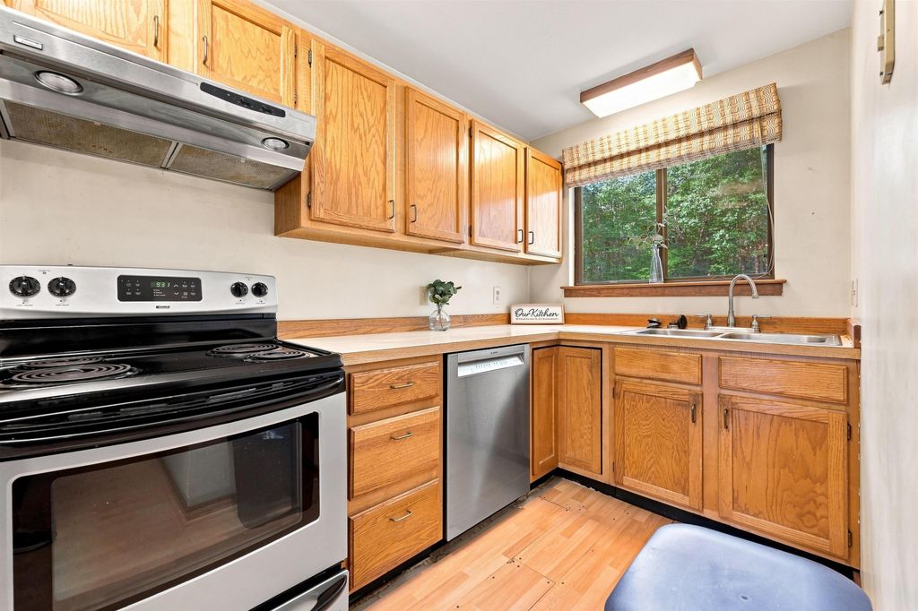 Image 15 of property listing at 23 Dunvegan Woods Drive, Hampton, NH 03842