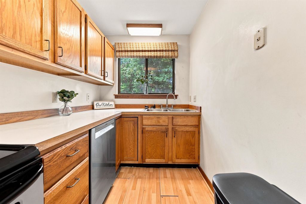 Image 16 of property listing at 23 Dunvegan Woods Drive, Hampton, NH 03842