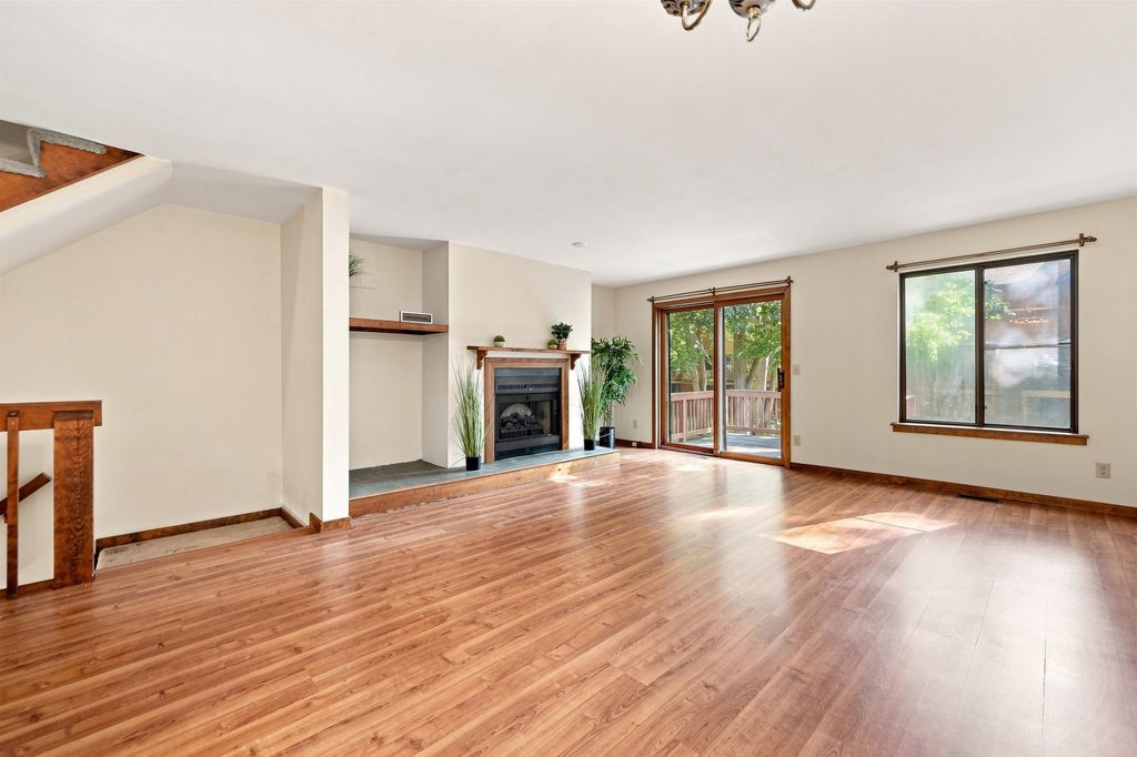 Image 4 of property listing at 23 Dunvegan Woods Drive, Hampton, NH 03842