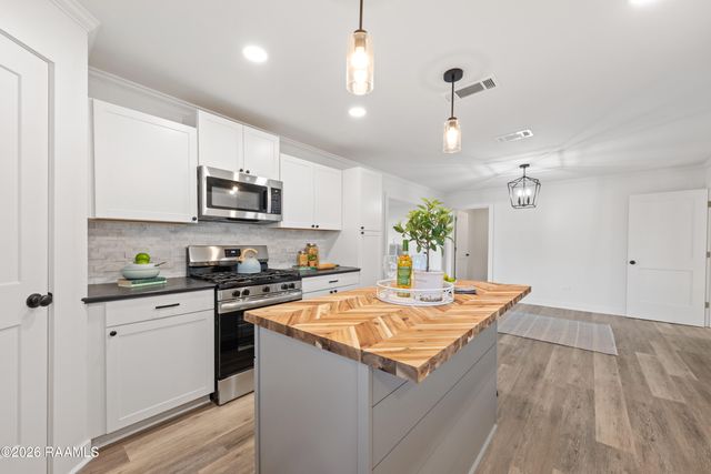 1210 Trotter Street, New Iberia, LA 70563