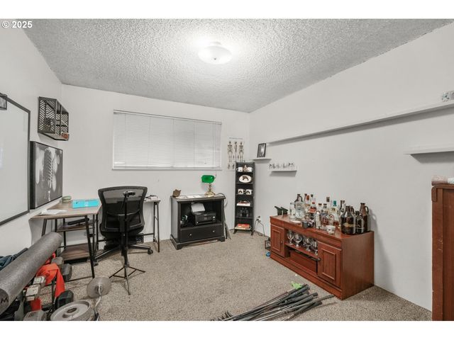 441 W GLOUCESTER St, Gladstone, OR 97027