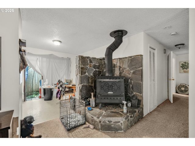 441 W GLOUCESTER St, Gladstone, OR 97027