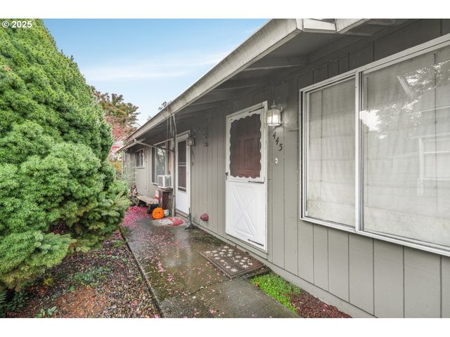 441 W GLOUCESTER St, Gladstone, OR 97027