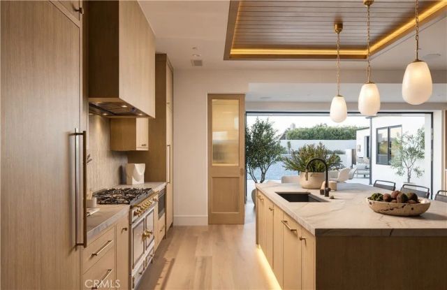 1001 Tiller Way, Corona Del Mar, CA 92625