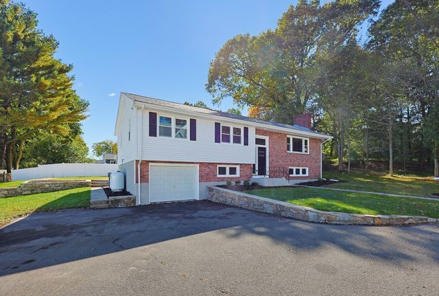 30 Taft Ln, Dedham, MA 02026