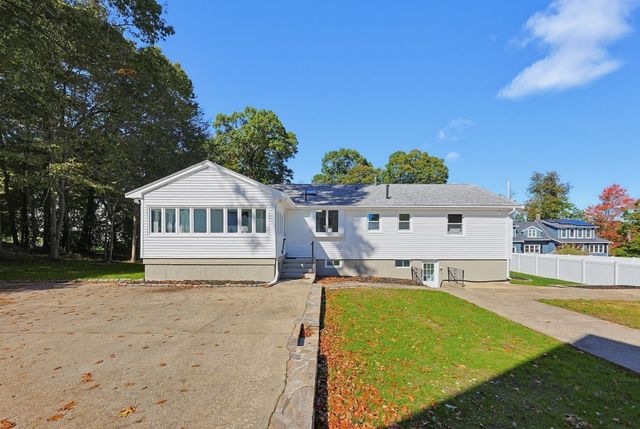 30 Taft Ln, Dedham, MA 02026