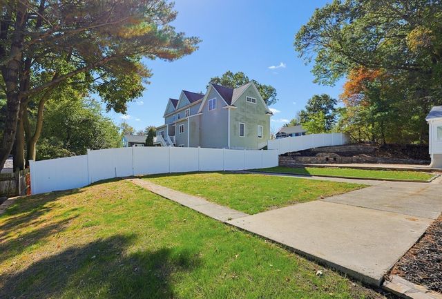 30 Taft Ln, Dedham, MA 02026