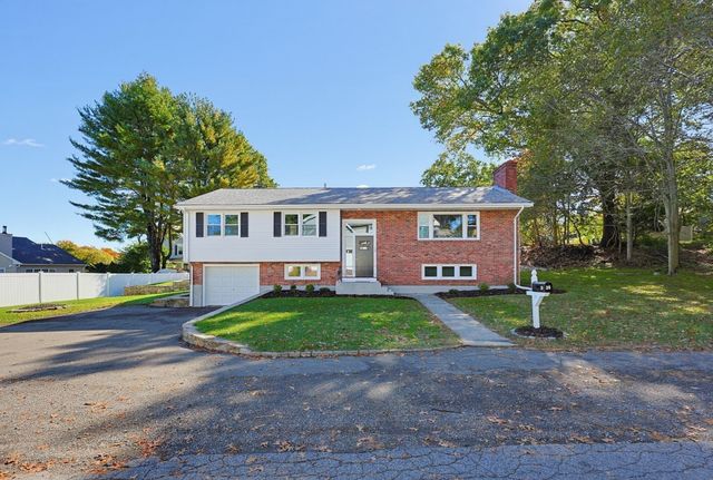 30 Taft Ln, Dedham, MA 02026