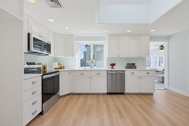 30 Taft Ln, Dedham, MA 02026