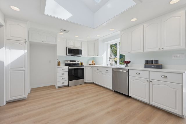 30 Taft Ln, Dedham, MA 02026