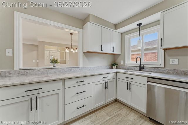 22584 Marine Avenue, Eastpointe, MI 48021