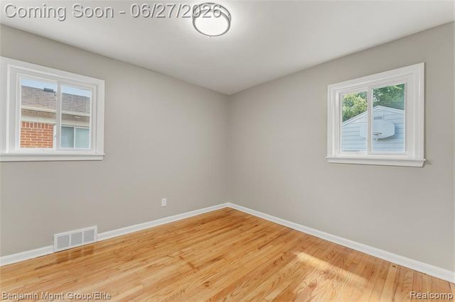 22584 Marine Avenue, Eastpointe, MI 48021
