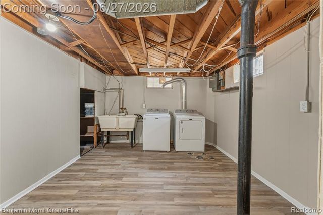 22584 Marine Avenue, Eastpointe, MI 48021