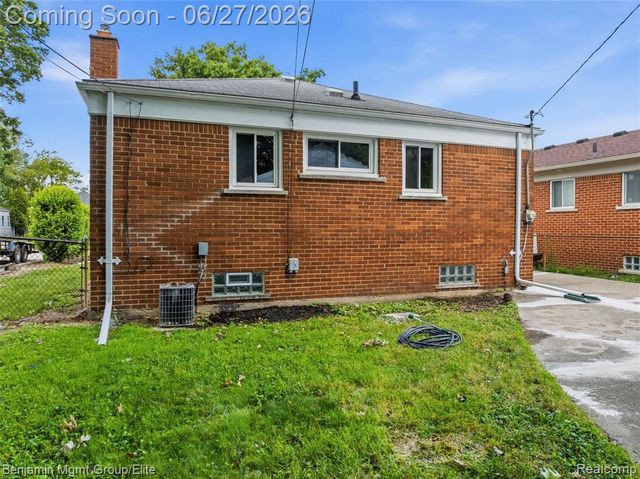22584 Marine Avenue, Eastpointe, MI 48021