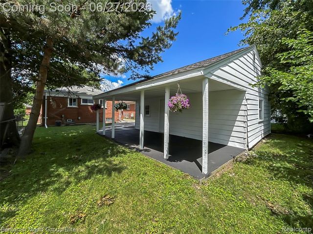 22584 Marine Avenue, Eastpointe, MI 48021
