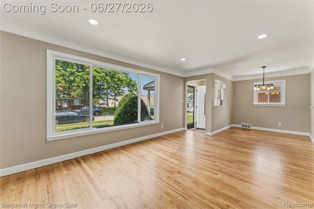 22584 Marine Avenue, Eastpointe, MI 48021