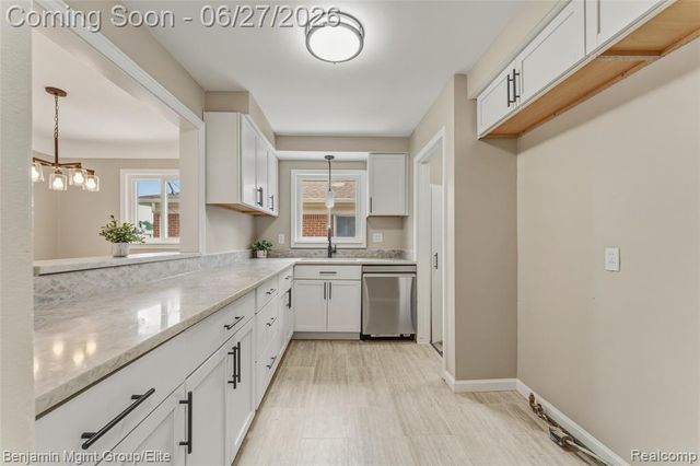 22584 Marine Avenue, Eastpointe, MI 48021