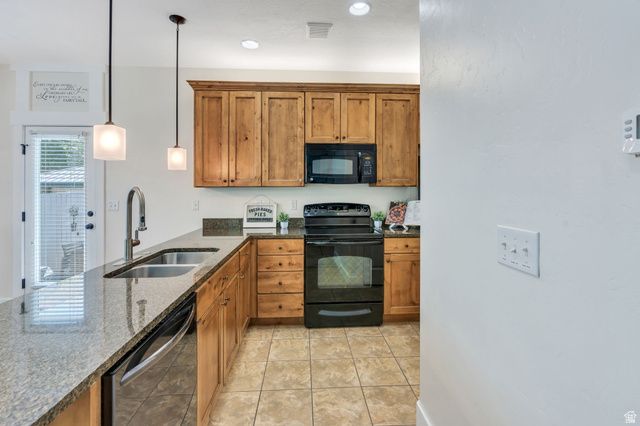 10426 S MILLERTON DR, South Jordan, UT 84009
