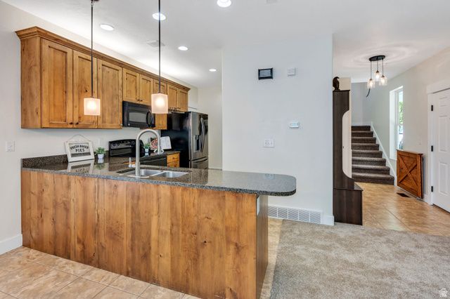 10426 S MILLERTON DR, South Jordan, UT 84009