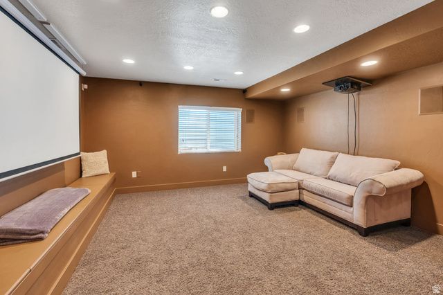 10426 S MILLERTON DR, South Jordan, UT 84009