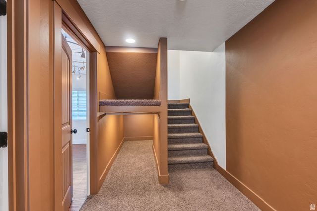 10426 S MILLERTON DR, South Jordan, UT 84009
