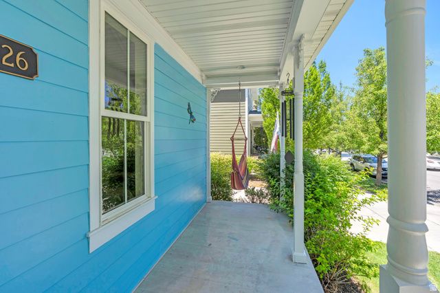 10426 S MILLERTON DR, South Jordan, UT 84009