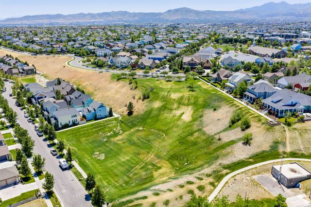 10426 S MILLERTON DR, South Jordan, UT 84009