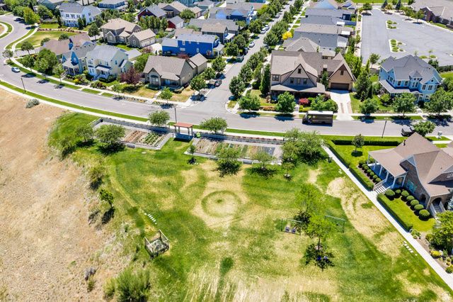10426 S MILLERTON DR, South Jordan, UT 84009