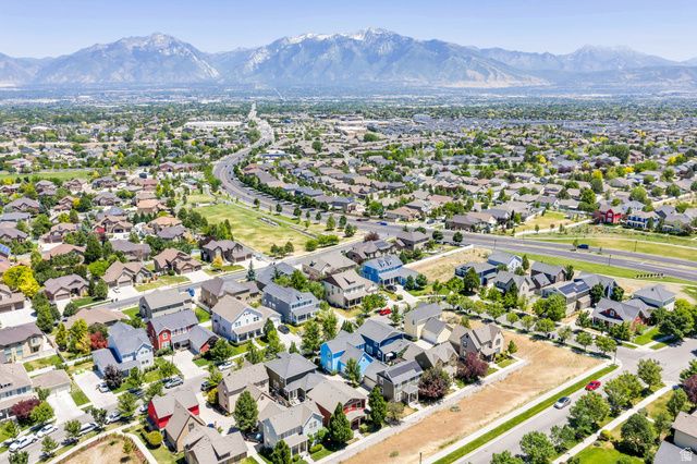 10426 S MILLERTON DR, South Jordan, UT 84009
