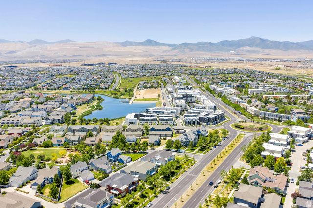 10426 S MILLERTON DR, South Jordan, UT 84009