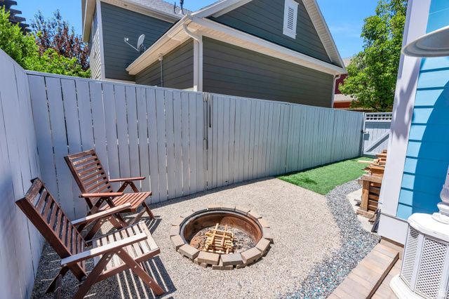 10426 S MILLERTON DR, South Jordan, UT 84009