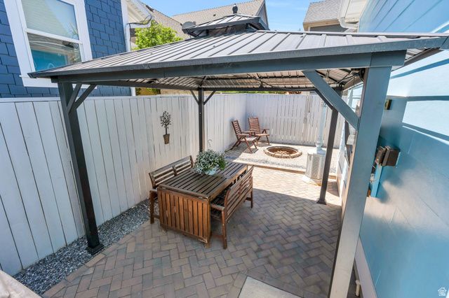 10426 S MILLERTON DR, South Jordan, UT 84009