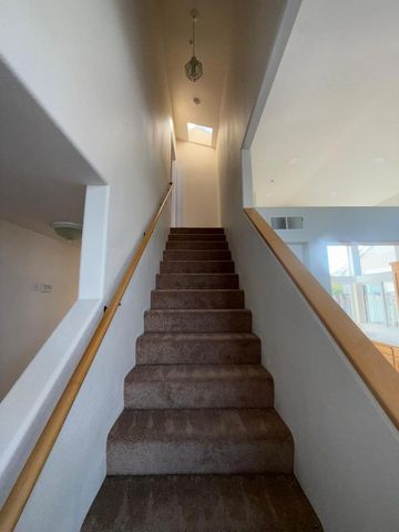 1061 Kensington Way, Salinas, CA 93906