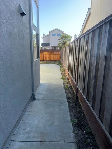 1061 Kensington Way, Salinas, CA 93906