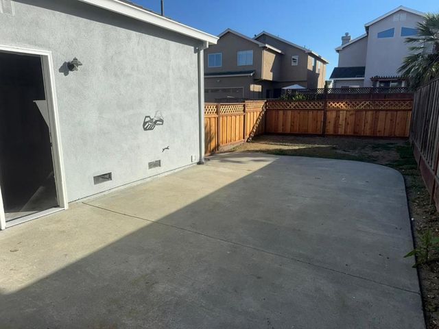 1061 Kensington Way, Salinas, CA 93906